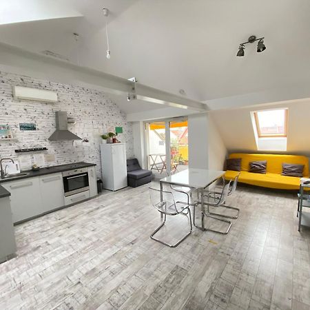8X8 Tetoter Apartman Сегед Екстер'єр фото