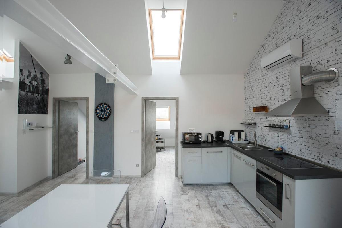 8X8 Tetoter Apartman Сегед Екстер'єр фото