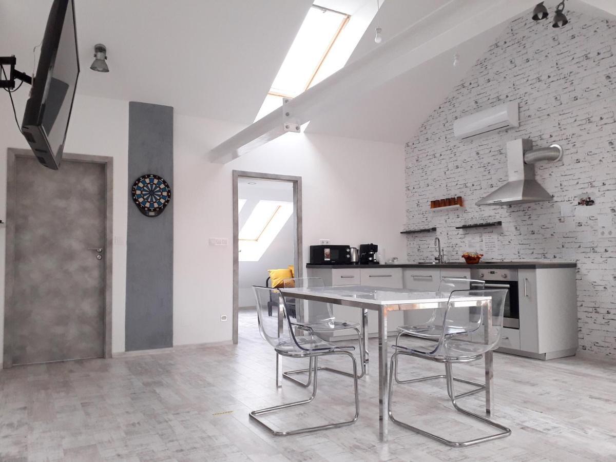 8X8 Tetoter Apartman Сегед Екстер'єр фото